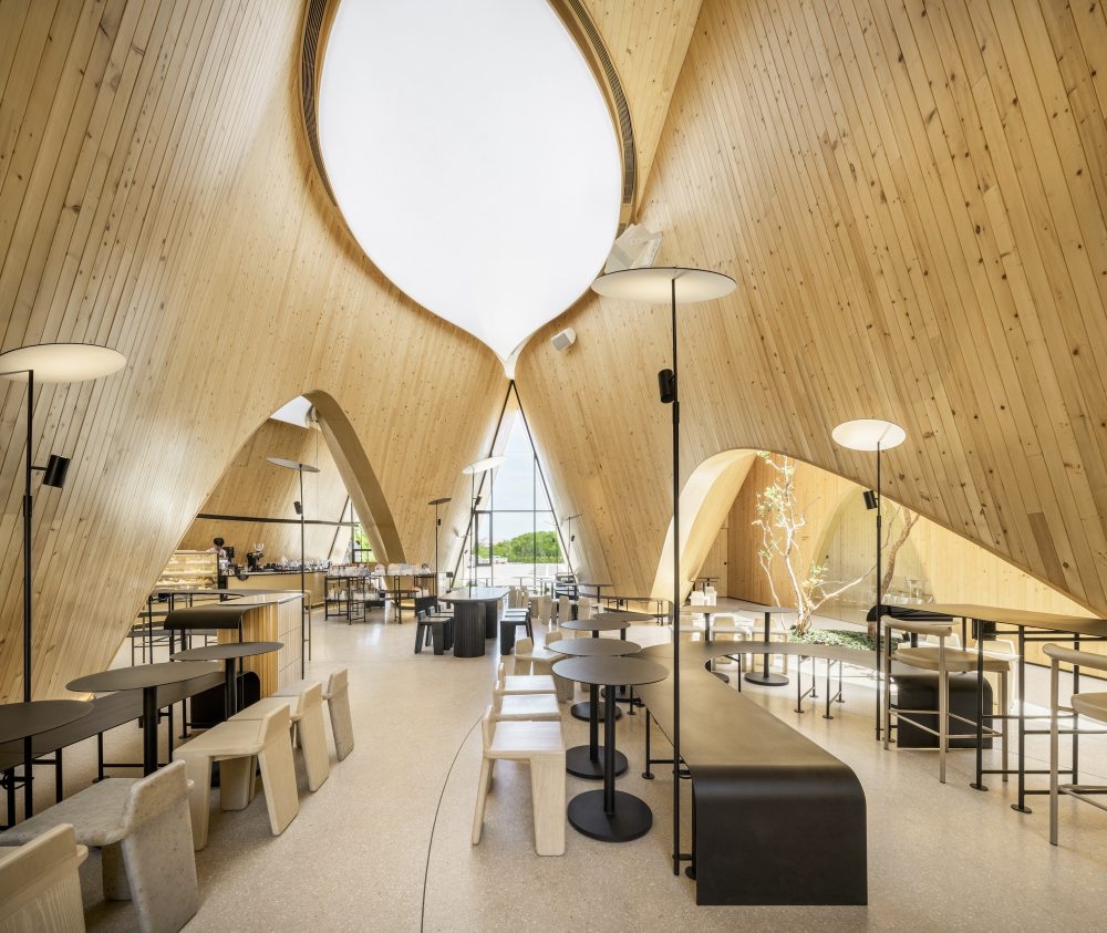 在建筑中生长的树汲取日式文化启发的独栋咖啡厅设计（Harudot）丨泰国春武里丨戈者设计-9