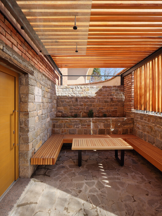 回归传统的 Bosnian 之家 | Hiža Mišljenova House-24