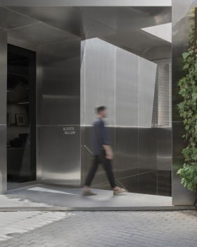 巴塞罗那 Alzueta 画廊不锈钢入口设计丨西班牙巴塞罗那丨Francesc Rifé Studio
