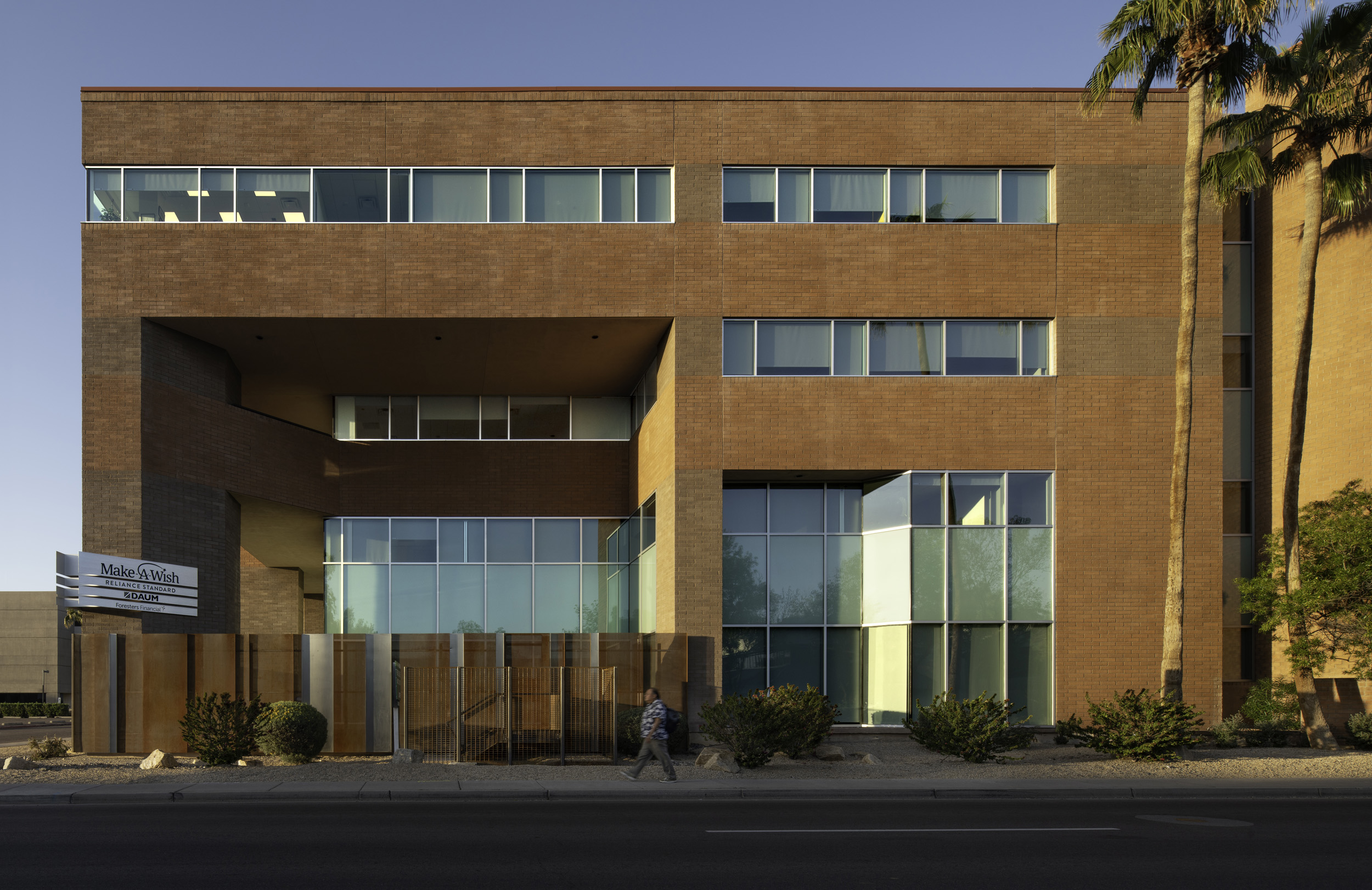 翻新 80 年代办公楼,打造充满活力的 Make-A-Wish 新家-19