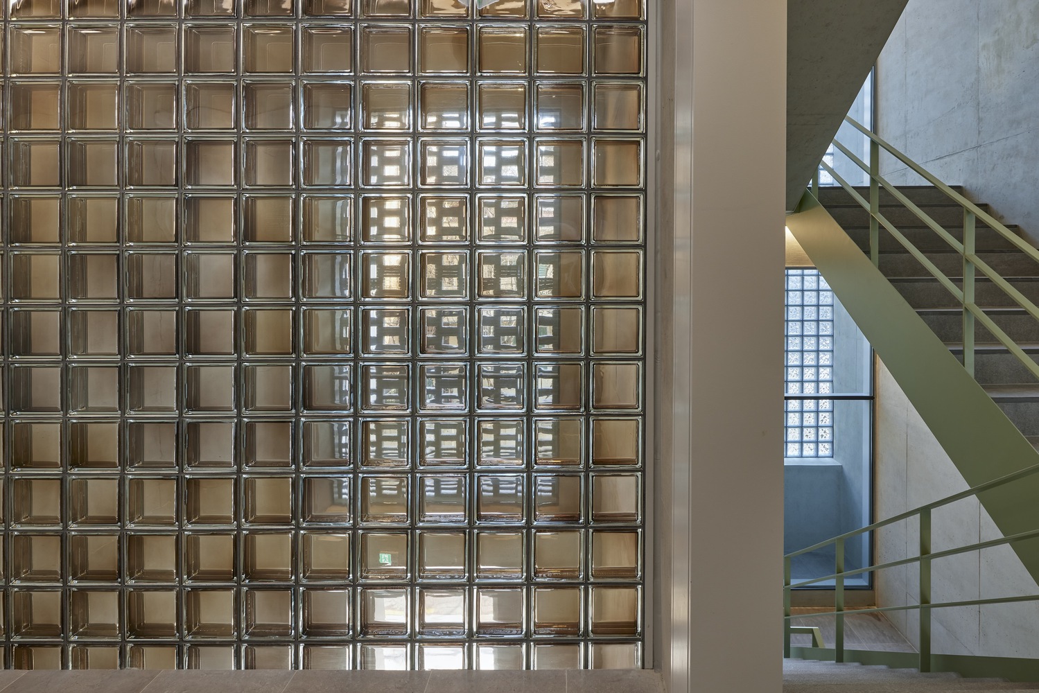 韩国集体镜像办公楼-12