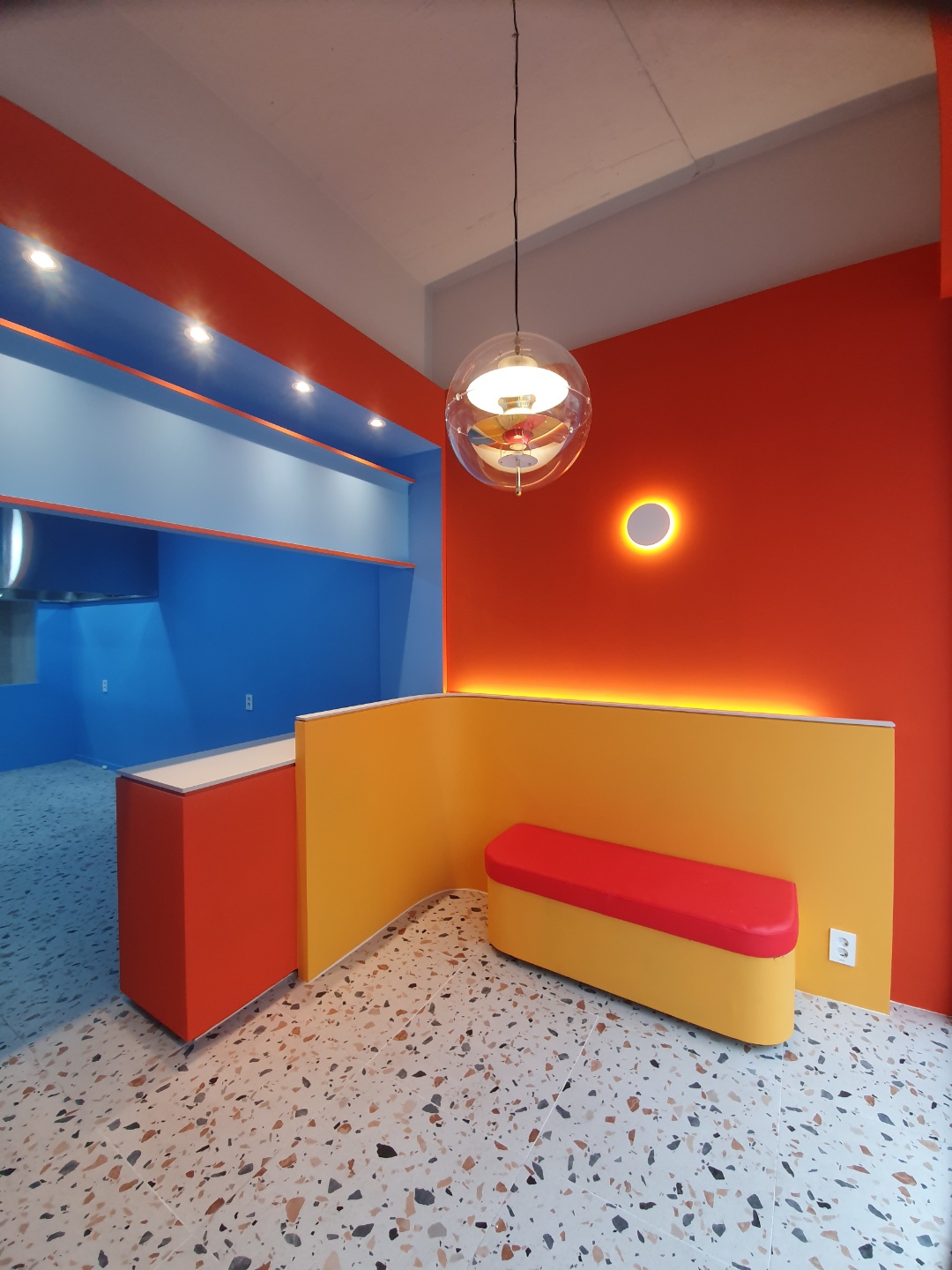 色彩斑斓的 PIZZA 餐厅 | 独特的室内设计-2