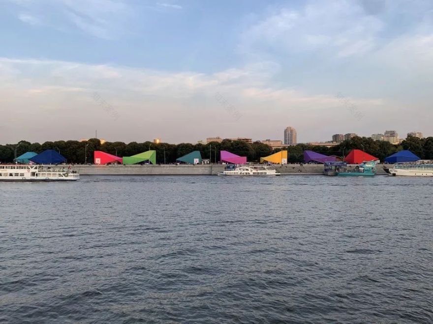 2020 俄罗斯创意产业节展亭 | 色彩缤纷的滨水空间-0