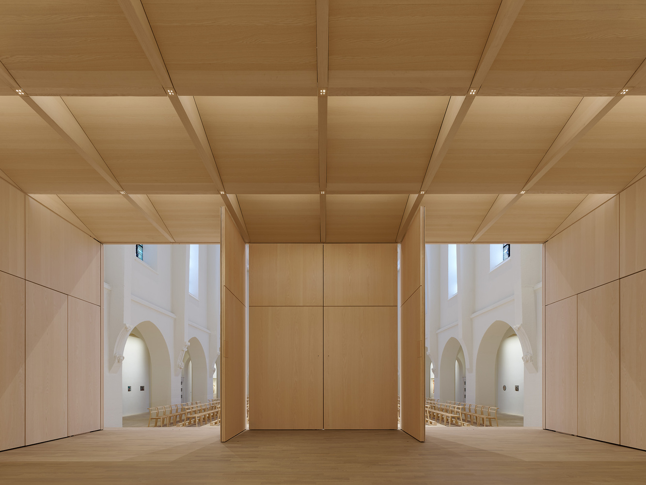 德国 St Fidelis 教堂 | 喧嚣中的宁静空间-17