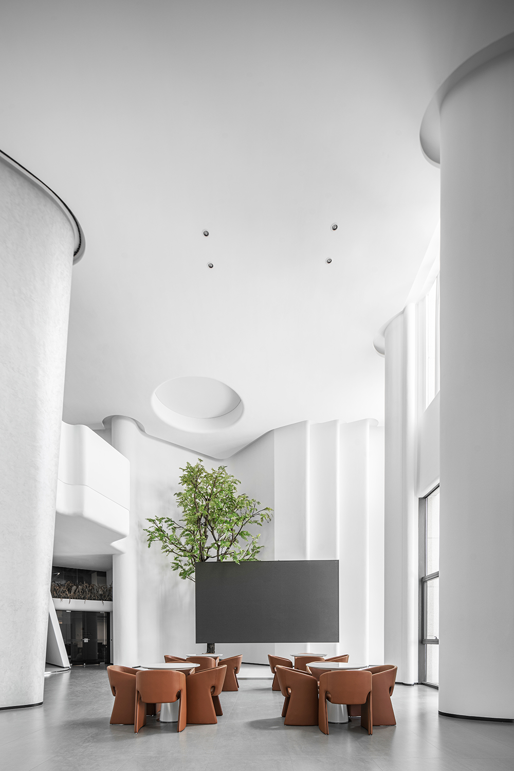 光与几何的极简艺术空间 · 绿意盎然的梦幻家居会所丨大诺营造-51