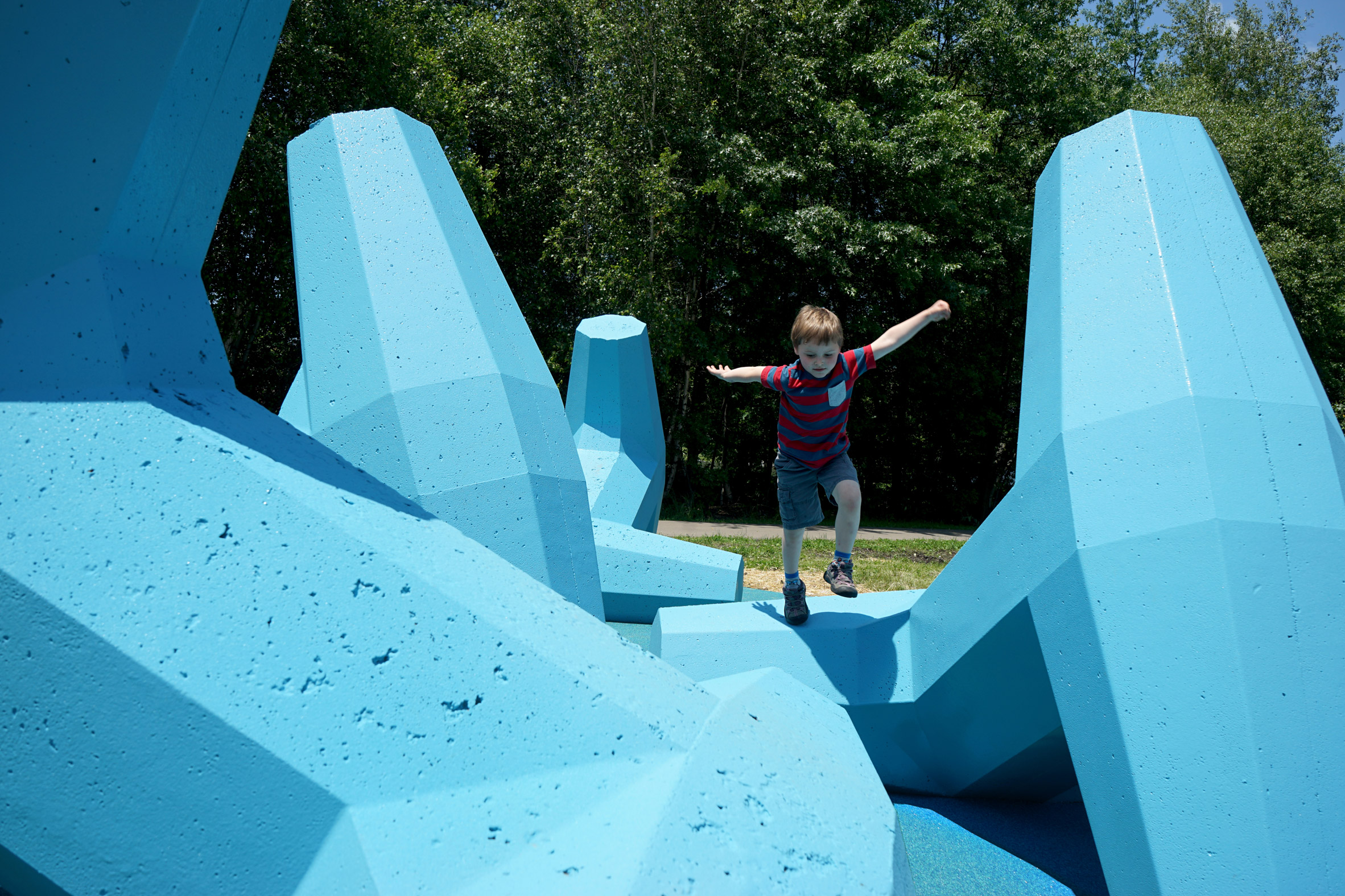 公共艺术与游乐结合的蓝色混凝土 Breakwater 游乐场-8