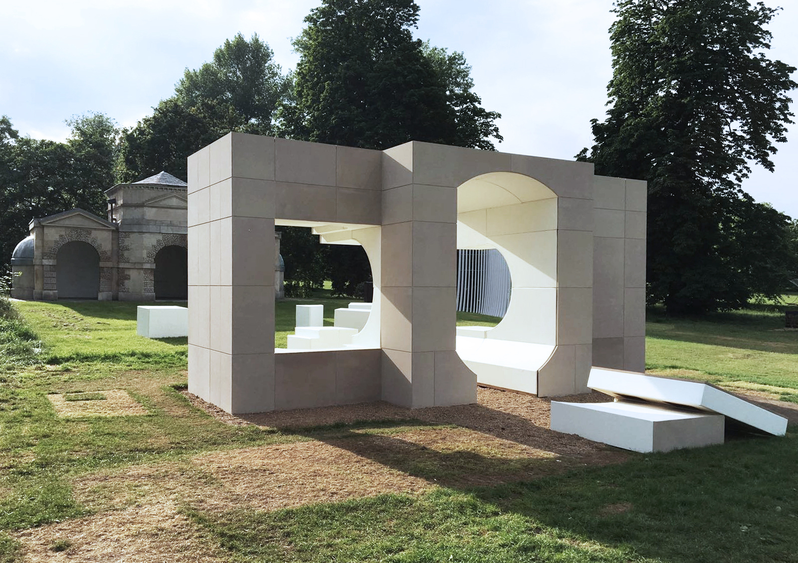 Serpentine Summer House Installation / NLÉ-10