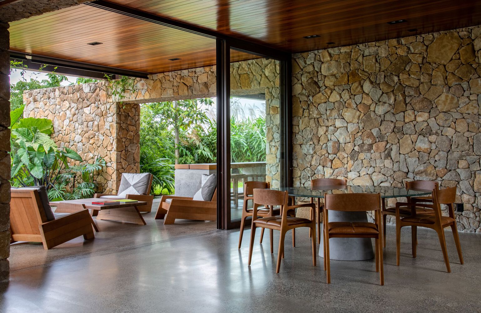 绿意盎然与自然共生的巴西家庭住宅丨巴西圣保罗-6