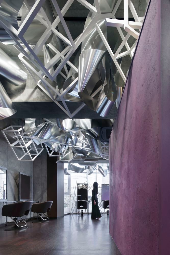 日本东京美容院：流动的金属波发线-17