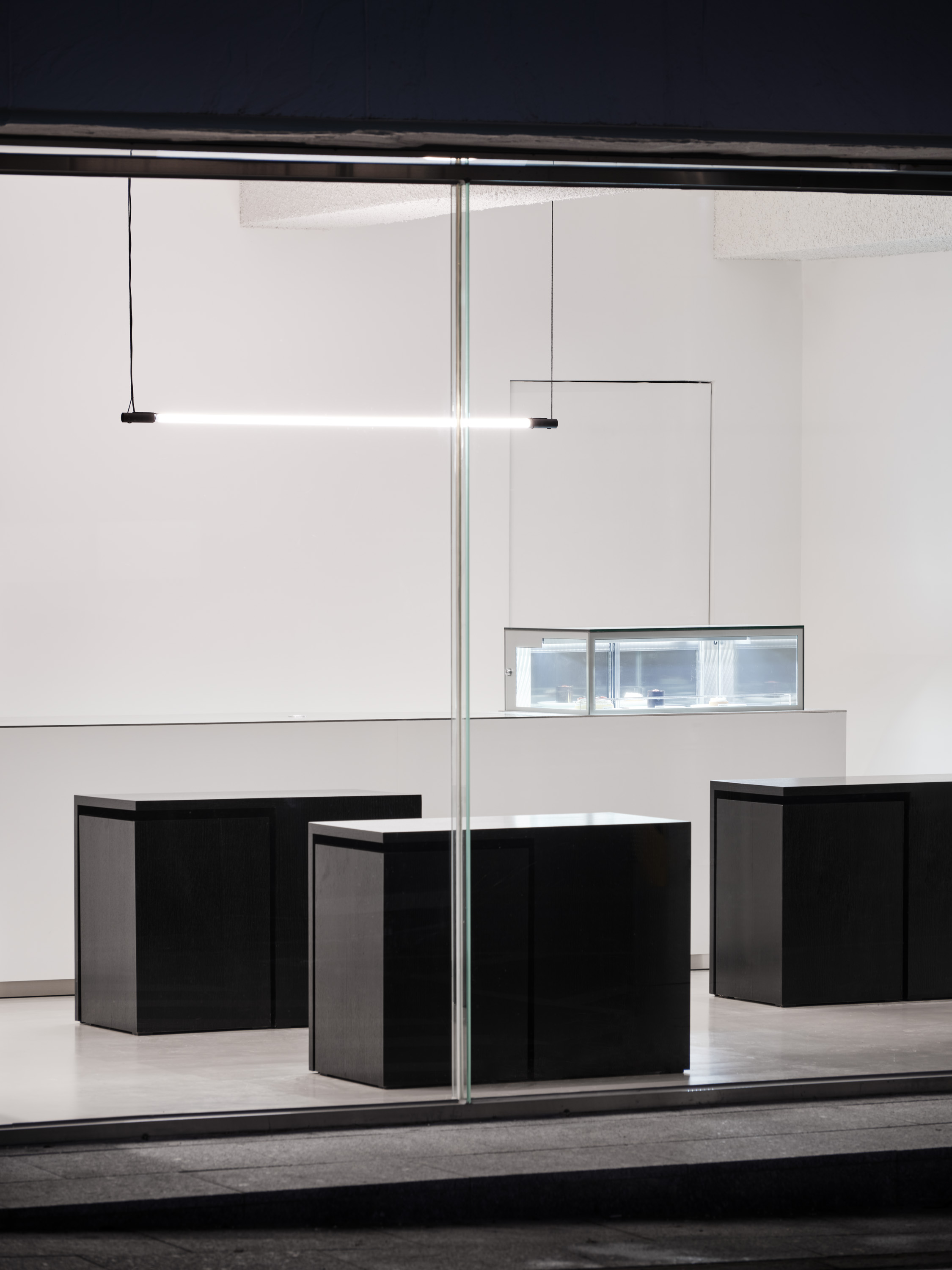 20 平米黑白极简咖啡馆设计，玩转空间魔法-21