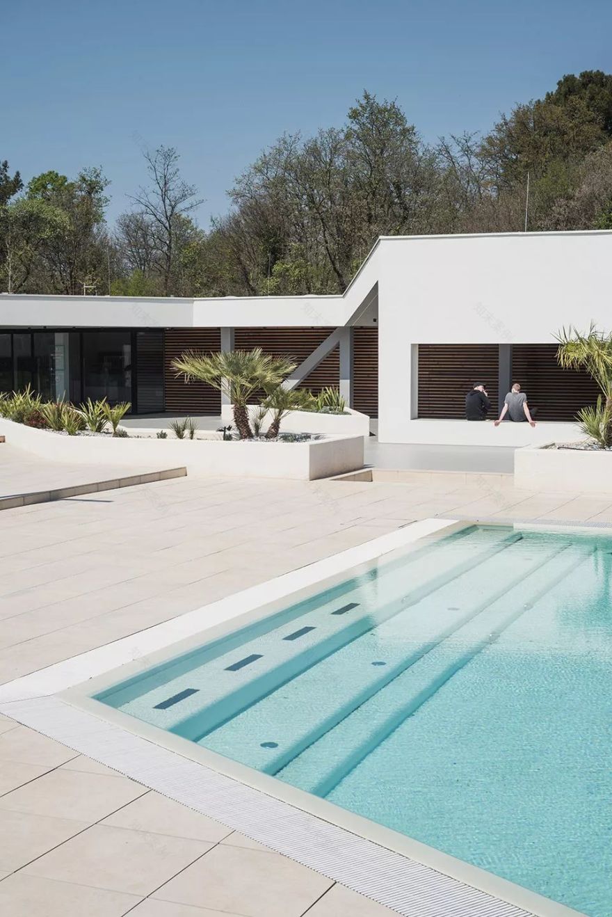 克罗地亚 Stella Maris 营区泳池综合体 | 自然与设计的完美融合-32