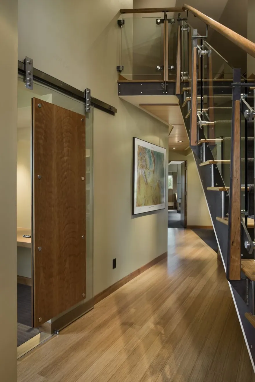 翻新改造的现代家庭别墅-24