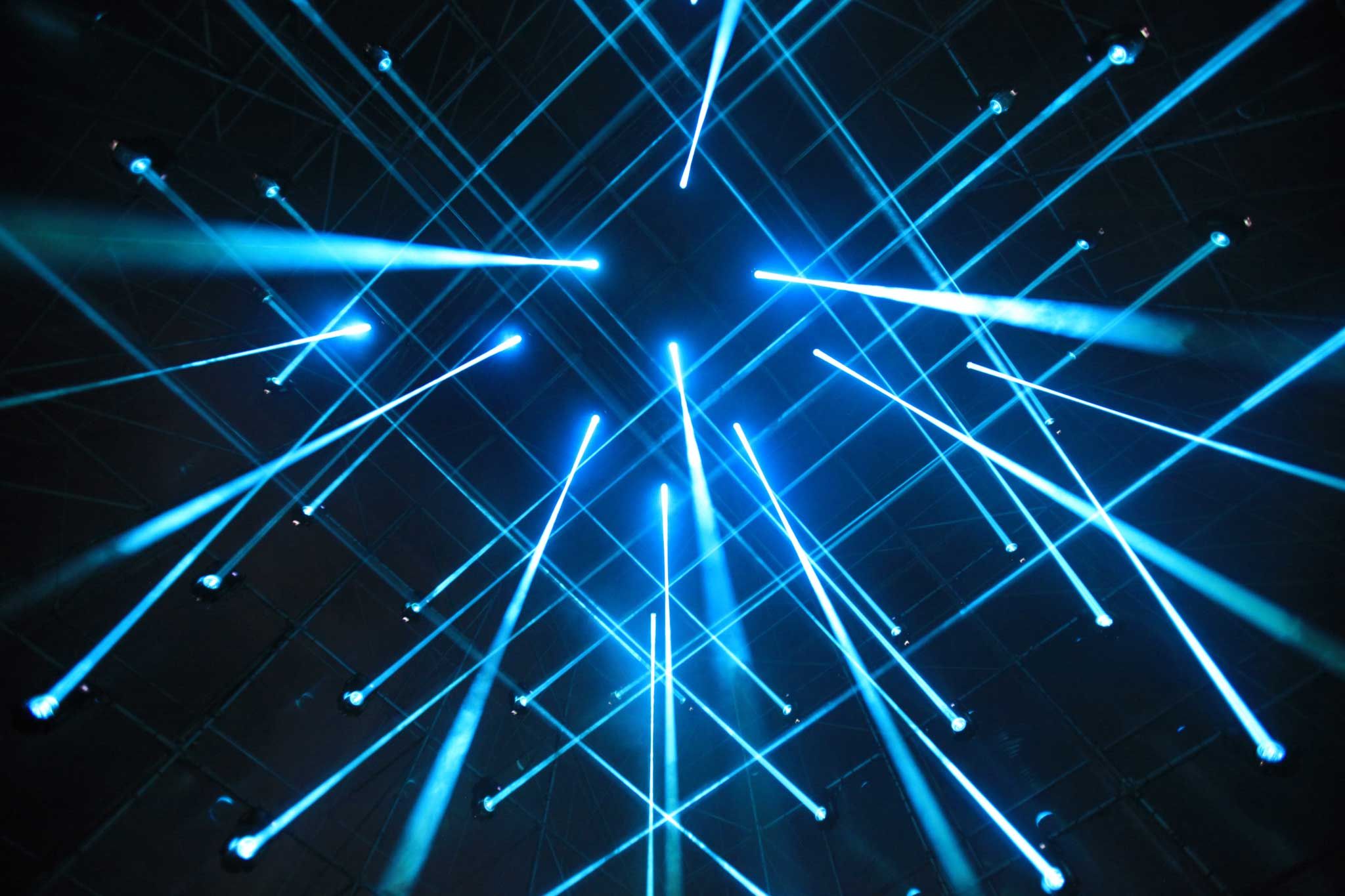 泰瑟拉克特

注：Tesseract常见有特定含义，在漫威宇宙中它指宇宙魔方，但单纯单词音译为泰瑟拉克特 如果它在特定文本中有特殊含义，请提供更多语境信息 丨加拿大温哥华-15