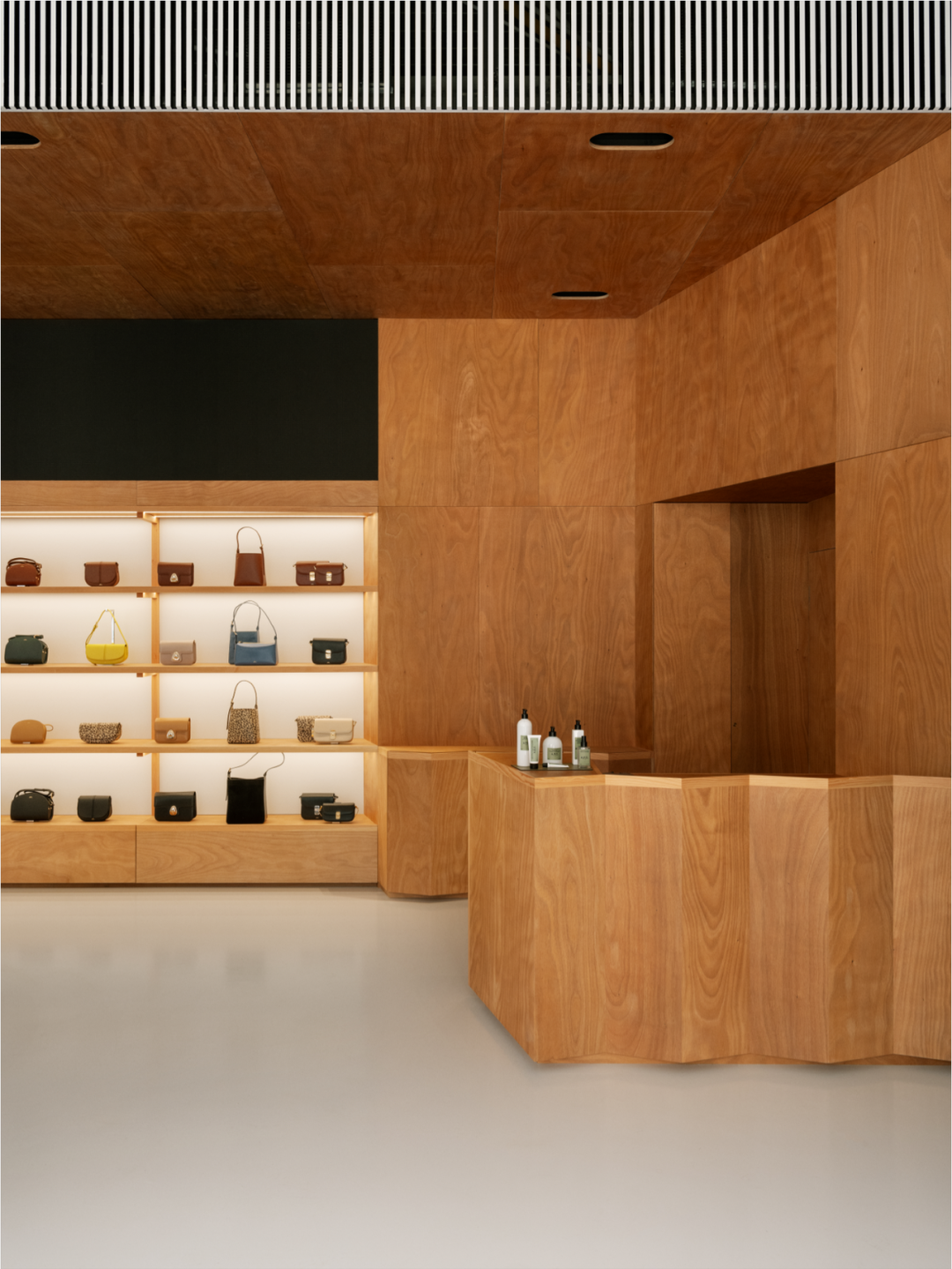 瑞典首家 A·P·C· 门店丨瑞典斯德哥尔摩丨OSO 建筑事务所-3