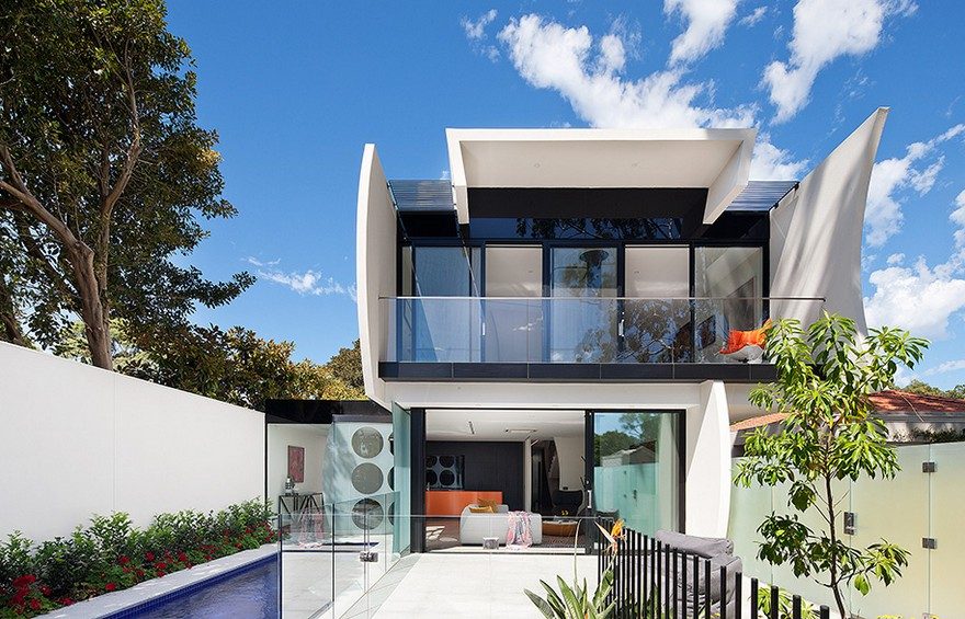 Unconventional House With Elliptical-Shaped Walls That Create New Spatial Perspectives-0