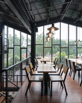 越南 Vinh 市海鲜餐厅 Crabsark & Crawfish