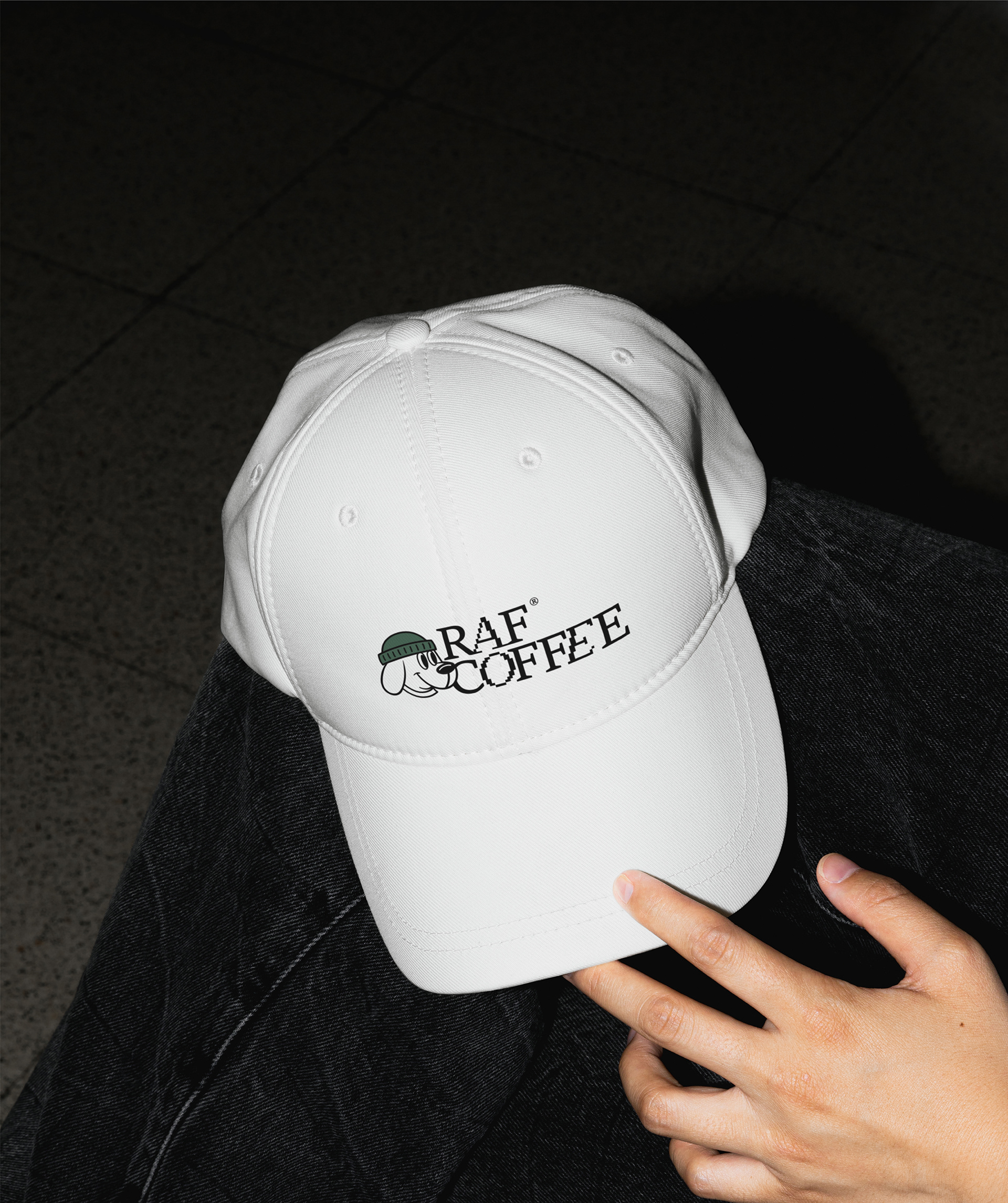 皇家空军·咖啡店品牌塑造
注:RAF一般指英国皇家空军(Royal Air Force),这里结合语境以其为基础进行翻译 丨UkraineKyiv-30