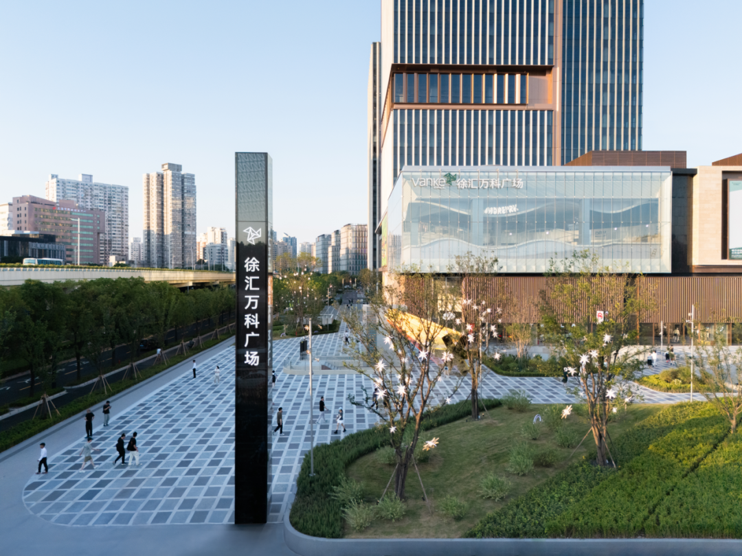 上海徐汇万科广场 | 城市地毯 自然来野丨中国上海丨上海柏熙标识有限公司-0