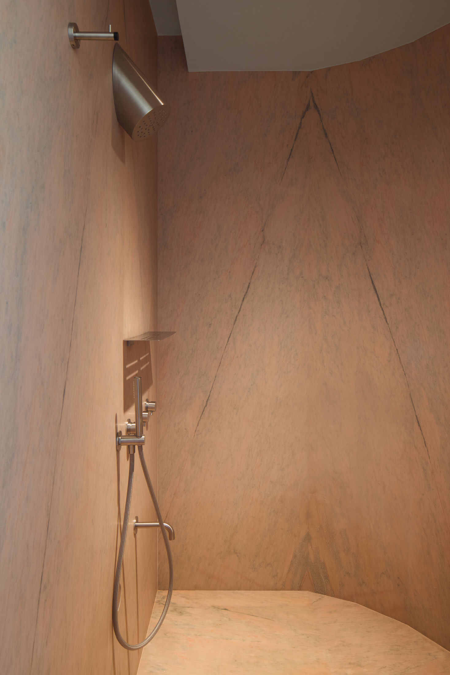 Mid-Century Vibes in Modern Dubai: Al Barari Apartment by Bone Studio.-43