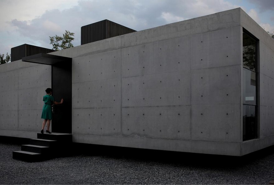 Rectangular Concrete House with an Interior Courtyard in Monterrey-6