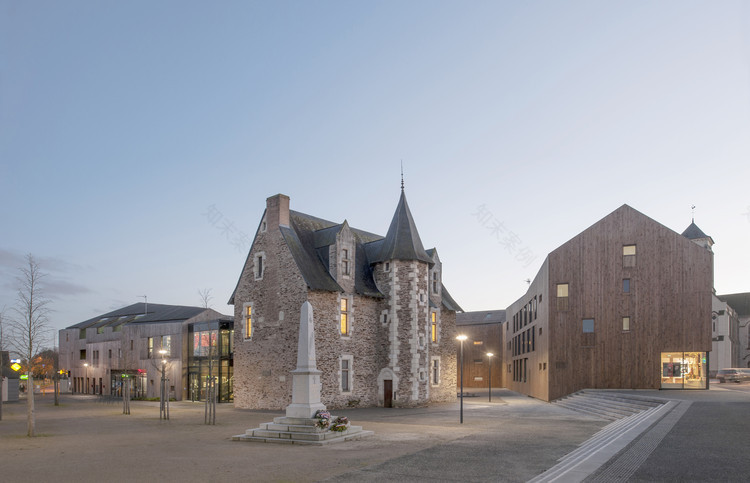 法国 Ecouflant 村中心重建项目 · 历史与现代对话-7