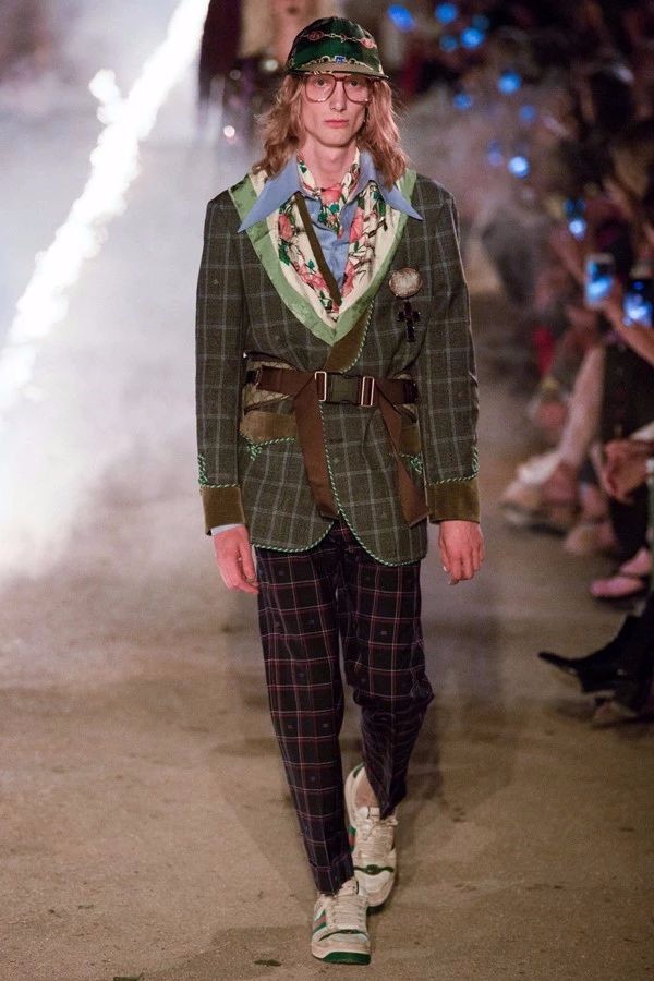 古驰 2019 早春秀 | 死亡与浪漫的奇妙融合-47