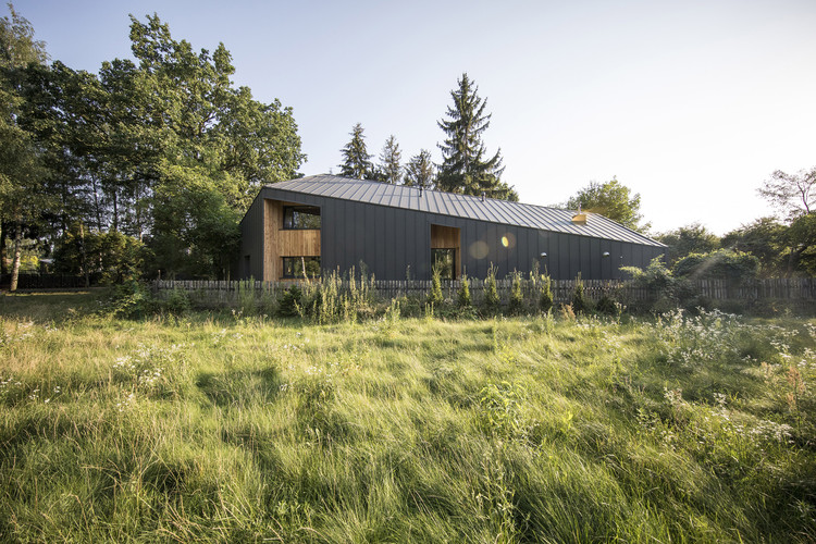 波兰村庄里的“石棺”别墅-12