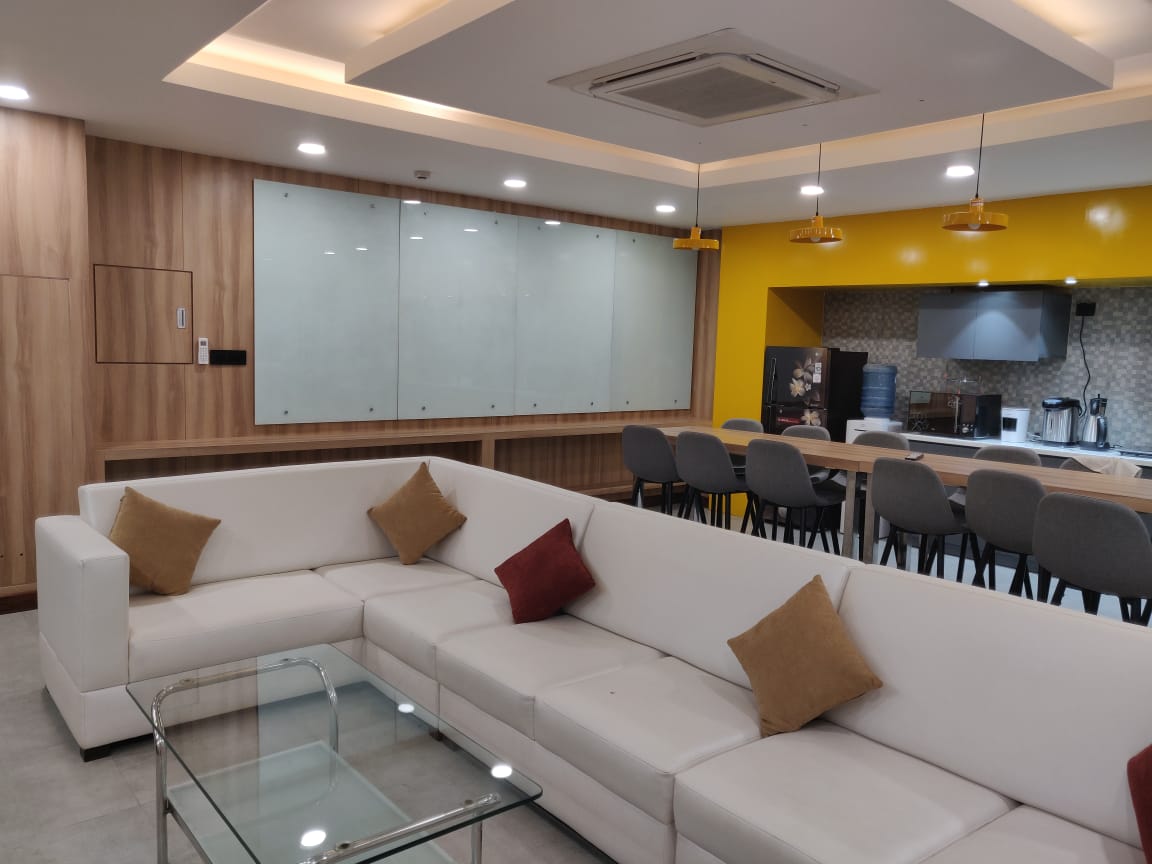 DesignWud Interiors 打造 3000-5000 平方英尺的现代办公空间-9