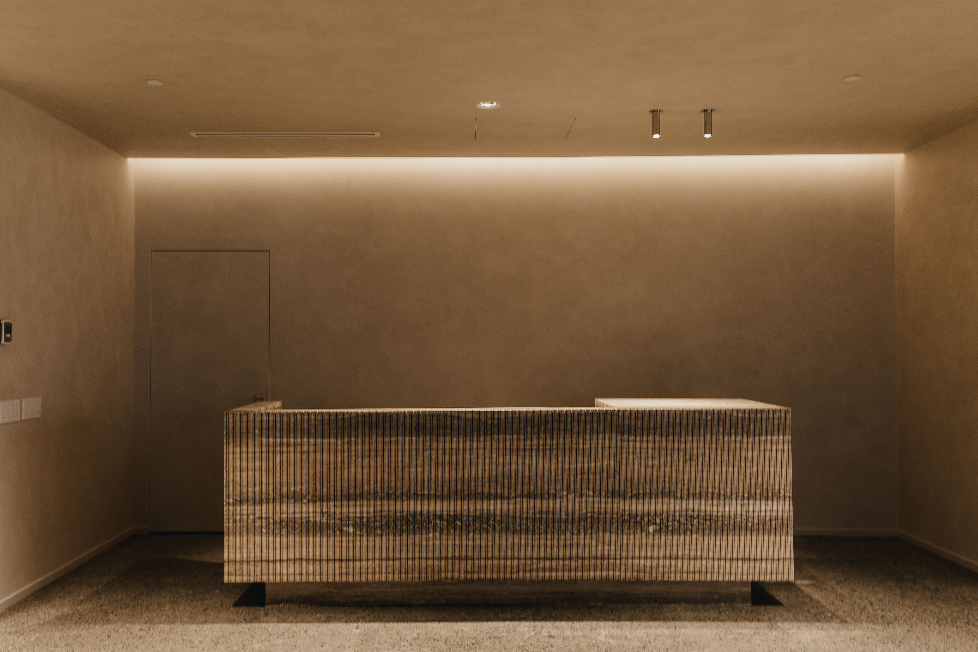 现代科技与自然元素融合的办公室设计丨加拿大丨McKinley Studios-11