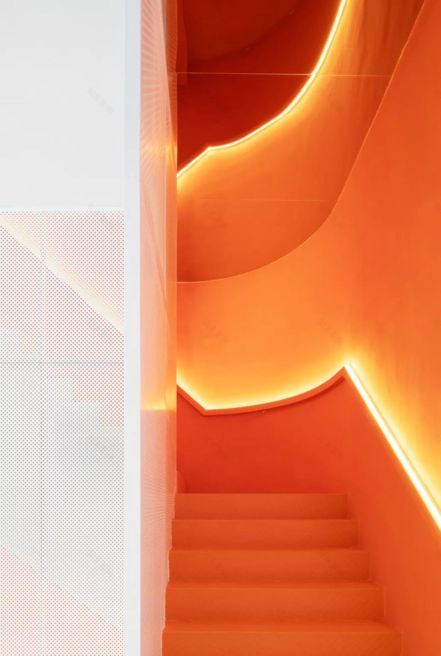 "无聊の瓶子"冷压果汁店 | 科技鲜榨,保留食物全营养-29