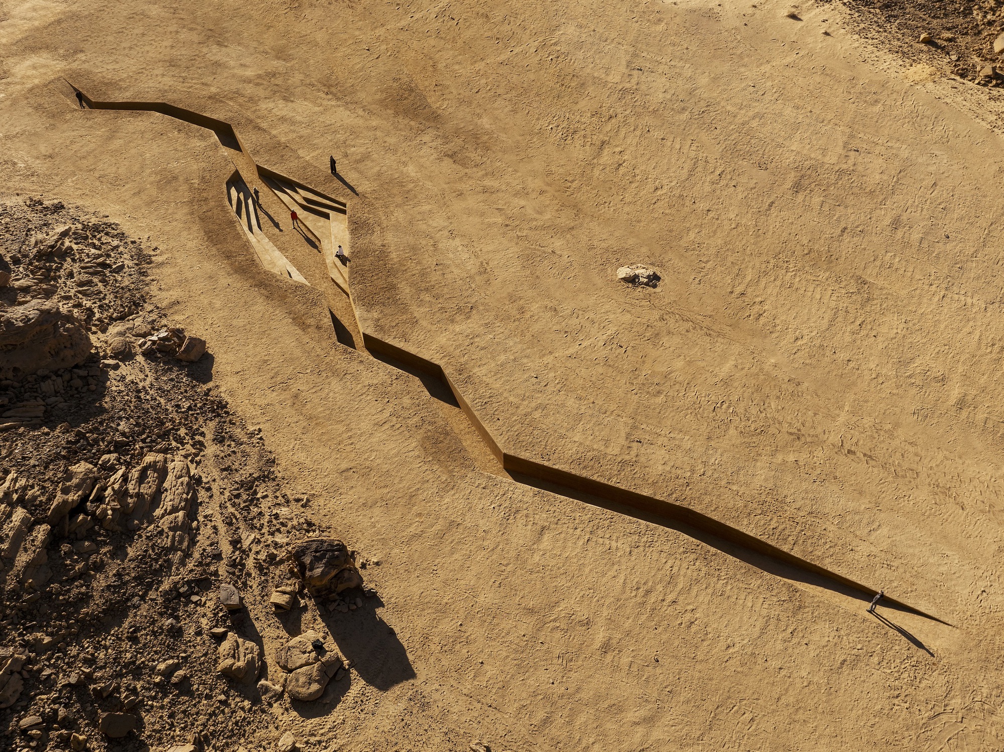 When the Earth Began to Look at Itself - Desert X Installation / SYN Architects-22