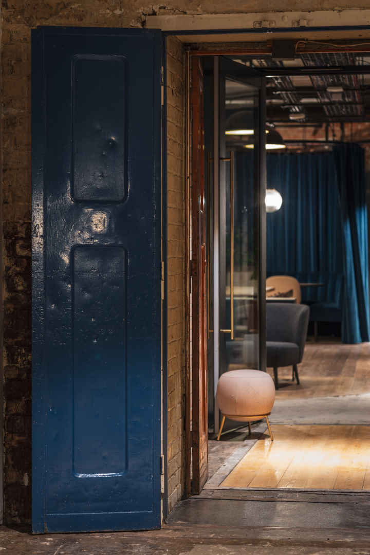 伦敦前印刷厂变身高品质创意办公社交空间-10