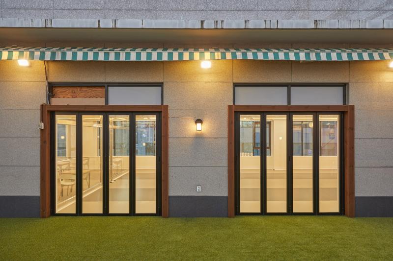 融合实用与美观的 56 平爱犬咖啡厅设计-21