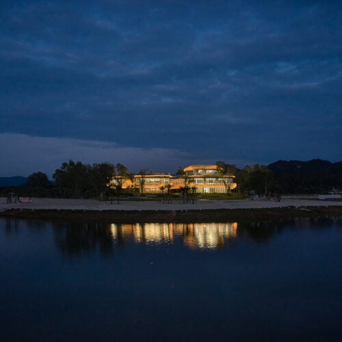 White Crane Lake Visitor Center / Archperience-32