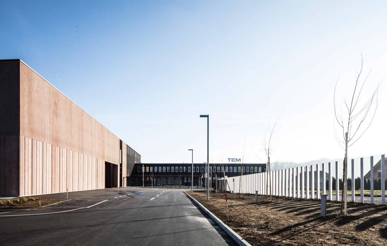 融合自然的人性化工厂设计-17