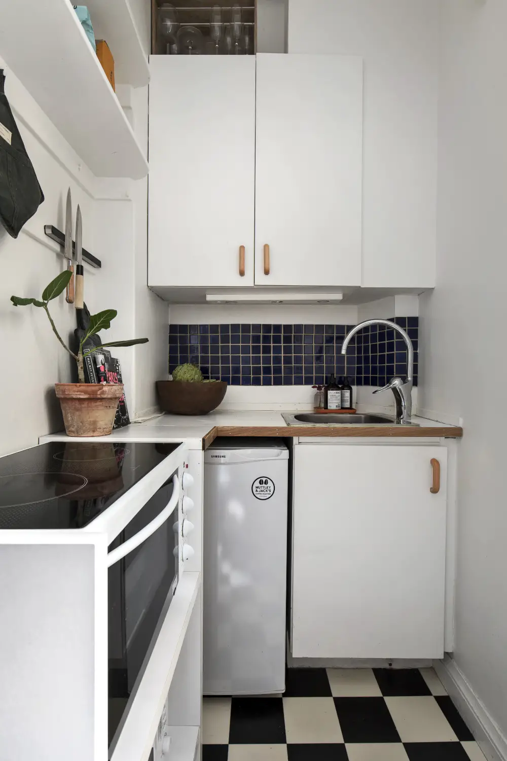 20 平米绿黑个性小窝-10