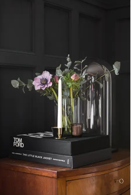 203 平米黑色经典公寓，摩洛哥地毯与潘顿椅的时尚碰撞-5