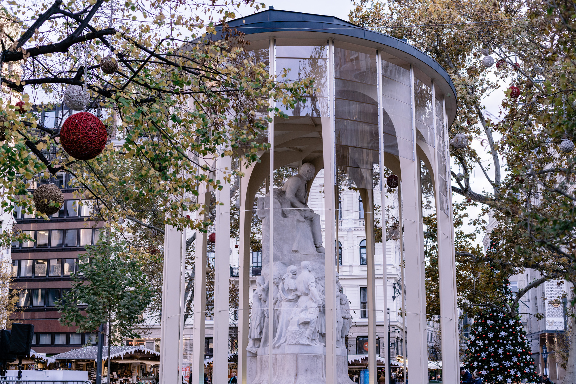 Art Shield Statue Conservation Pavilion / Hello Wood-24