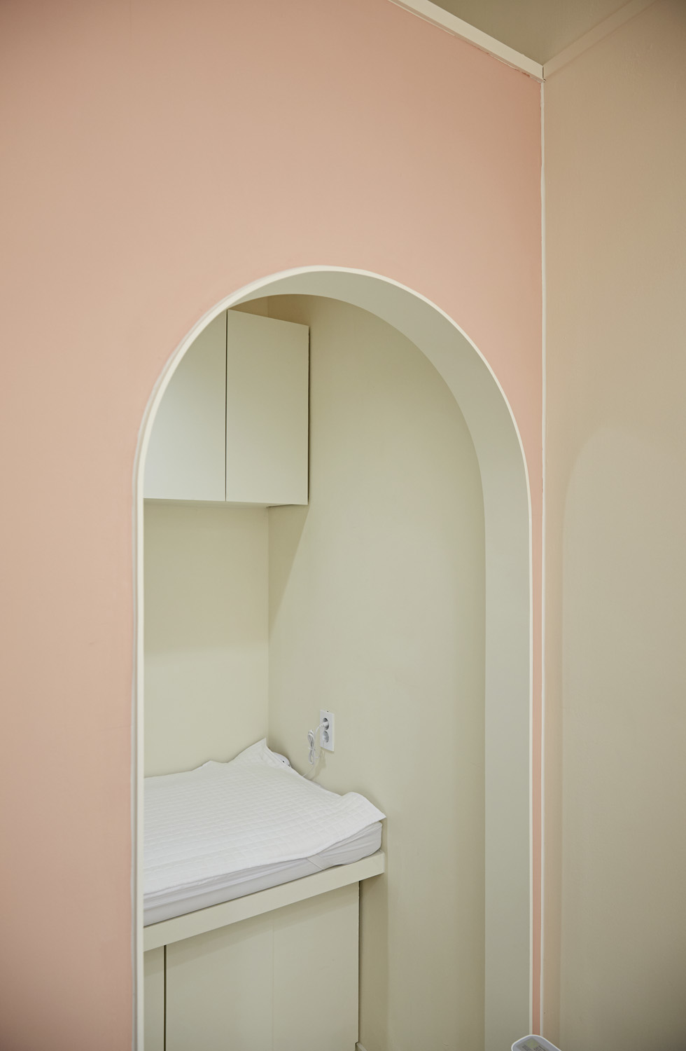 粉色梦幻 | 尼尔斯·斯普林格的室内设计神作-11