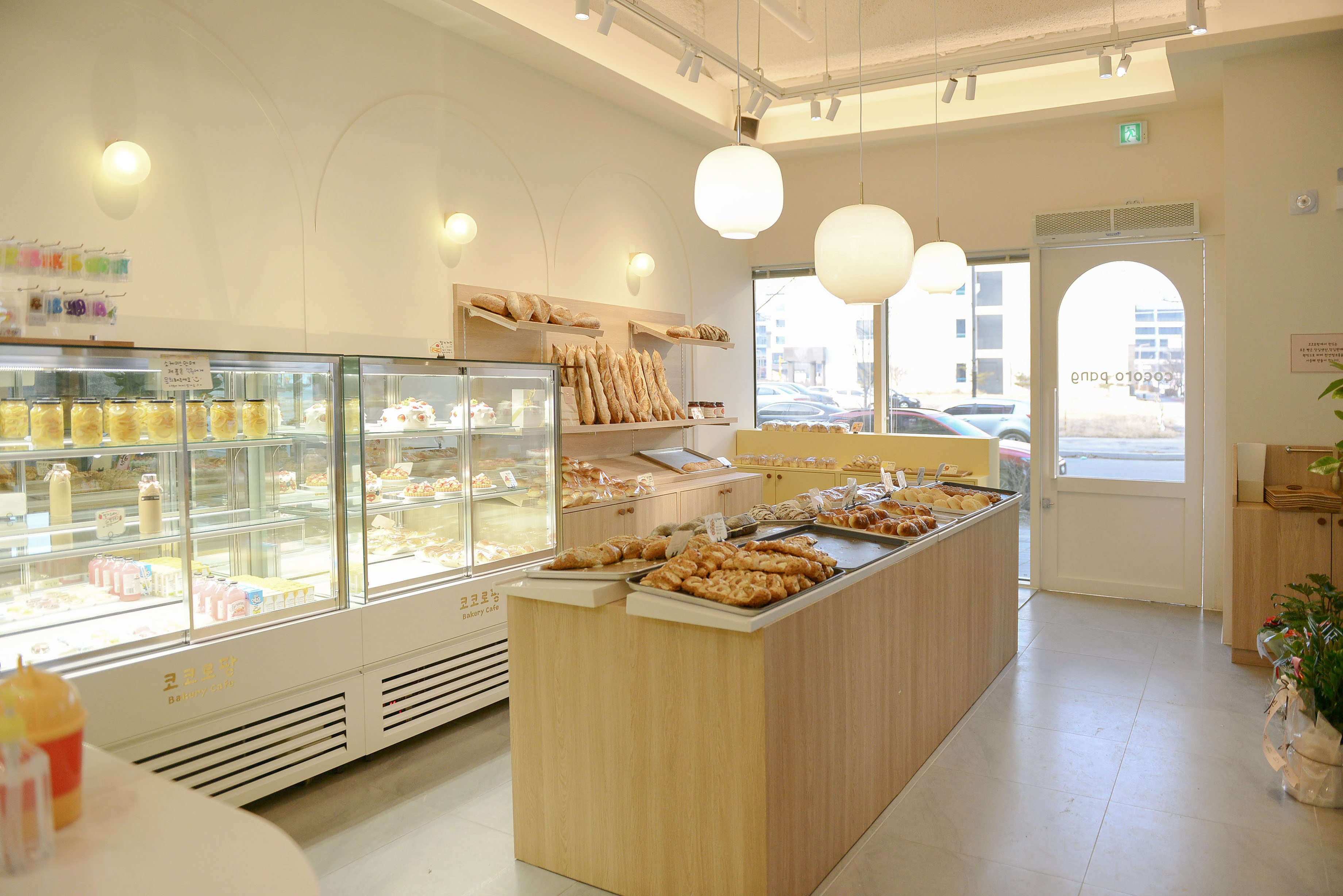 白色与木纹的绝美融合 | 22 平米小空间的无限可能-3