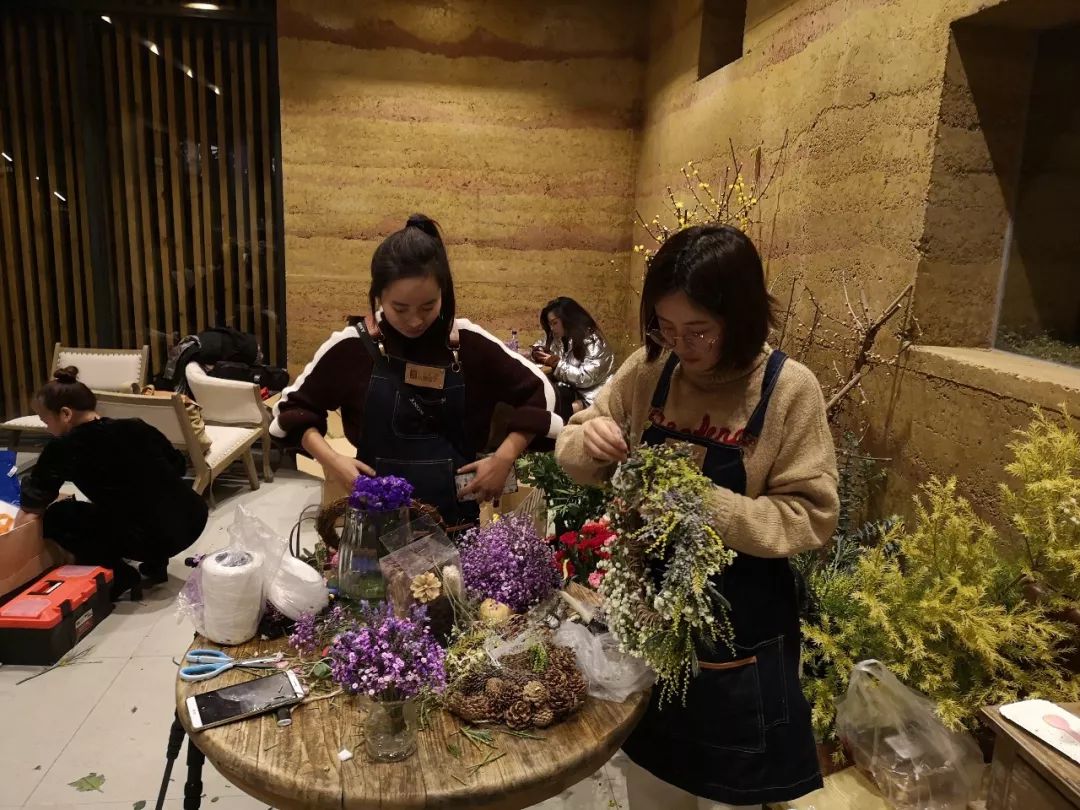 浪漫花艺装点白鲸餐厅,温暖冬日空间-41
