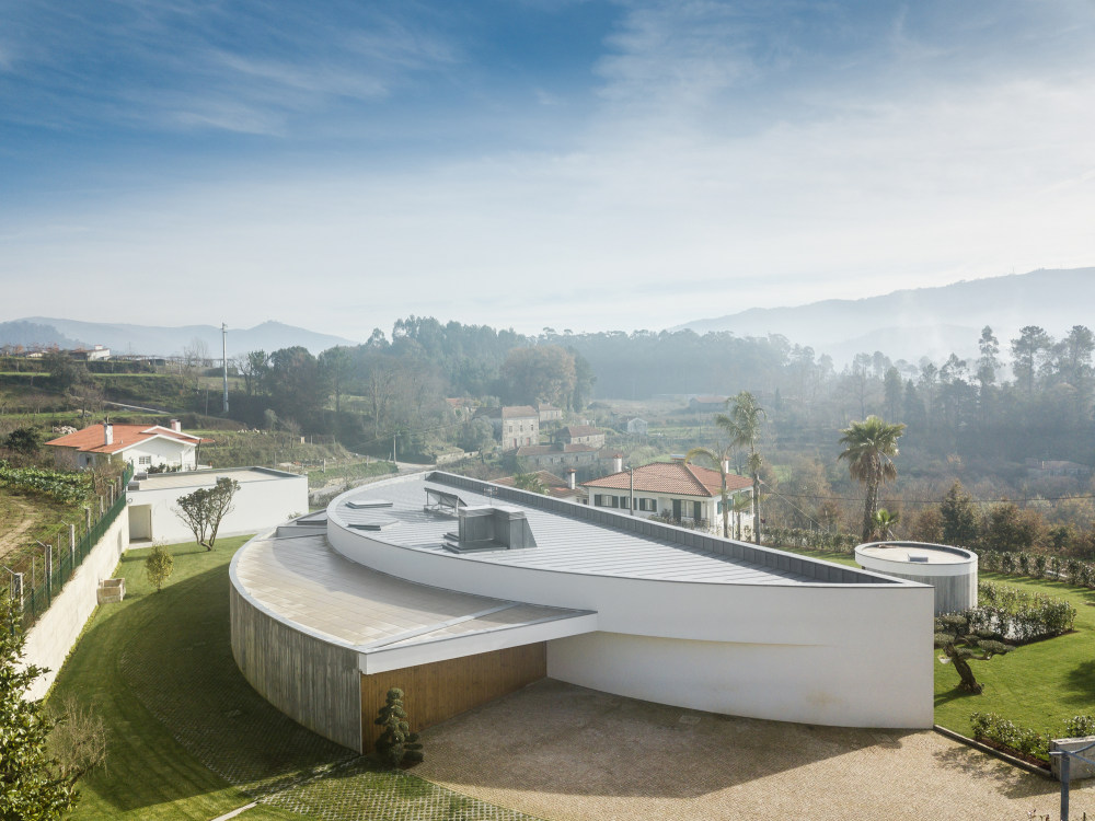 葡萄牙 Arouca 住宅 | 融入自然的"天眼"建筑-25