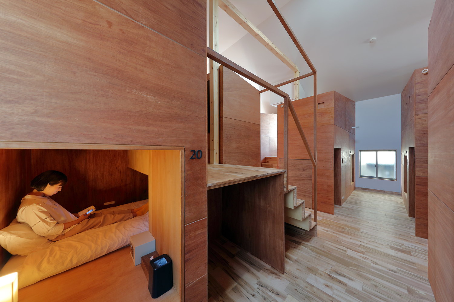 京都传统区位的创新胶囊旅馆设计-35