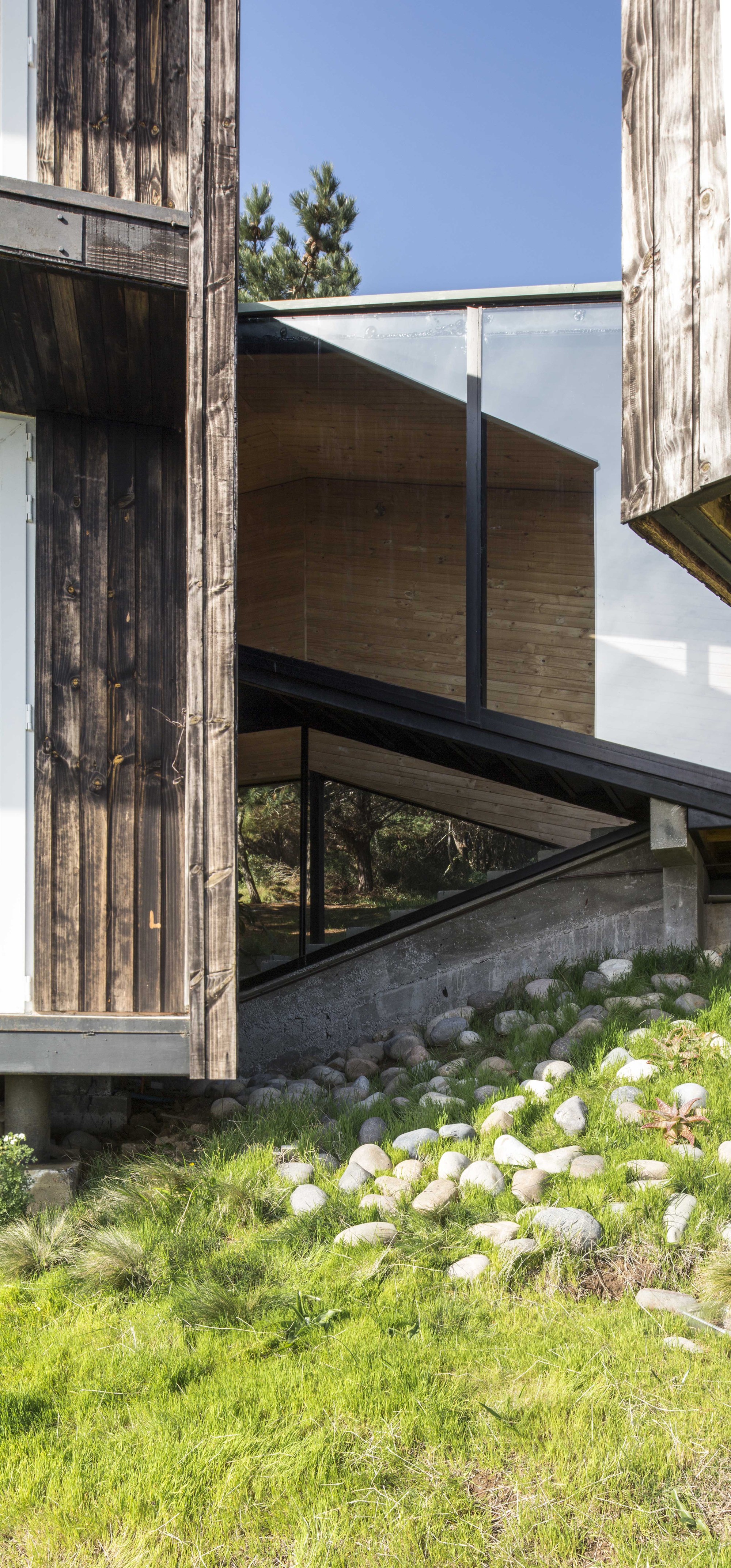 Curaumilla House / Andrés Riveros + Crescente Böhme Alemparte -14