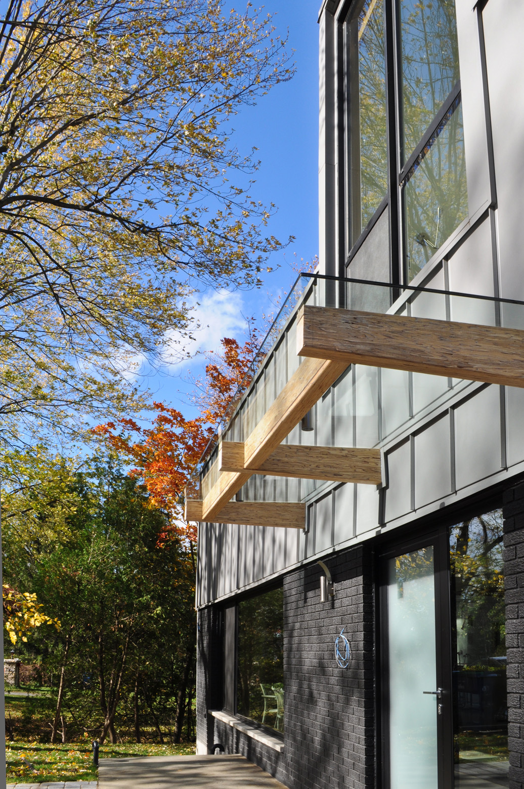 加拿大魁北克 Crisan House 别墅 | 自然采光与环保设计的完美结合-21