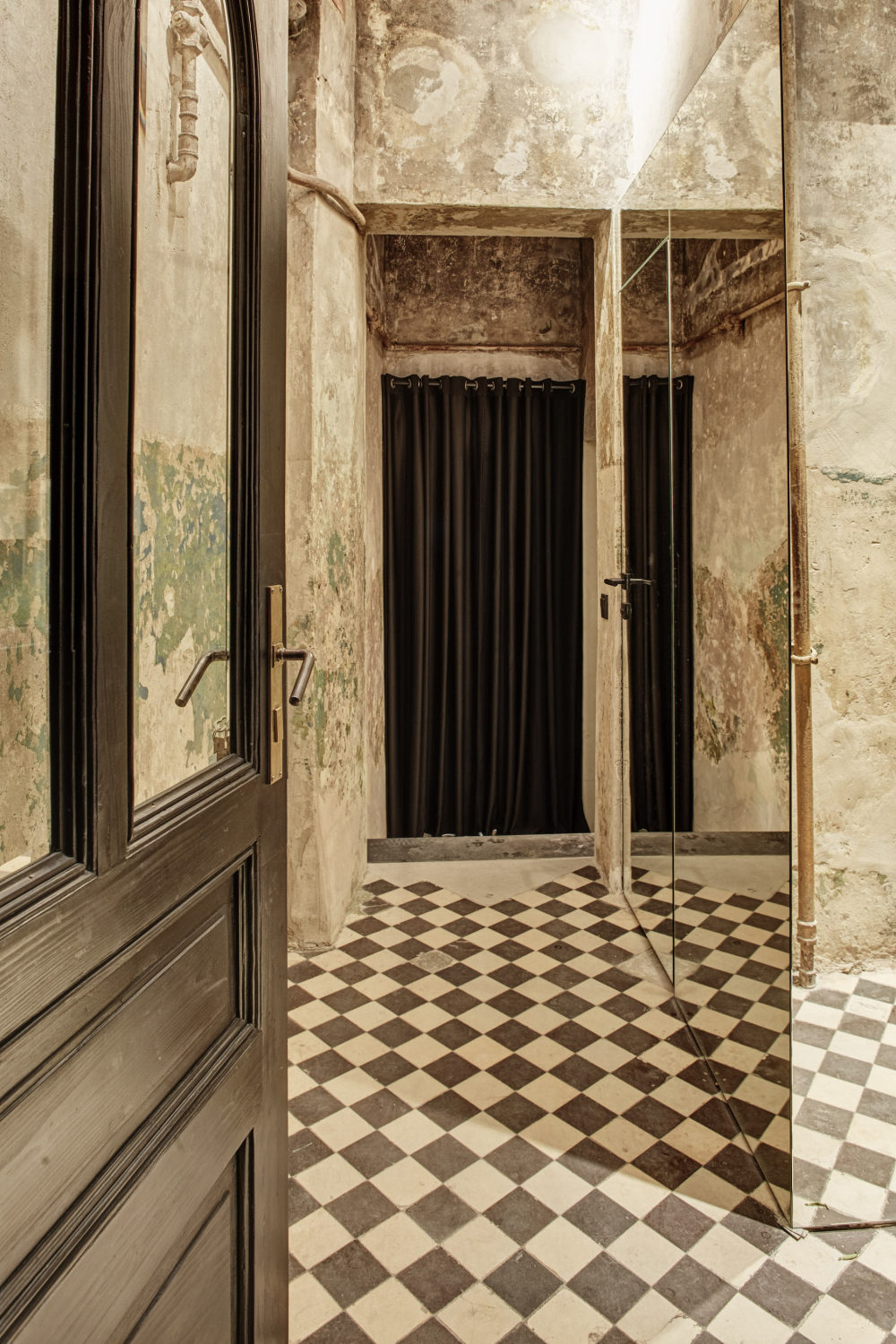 乌克兰利沃夫 Radio Garage 实验画廊改造-39