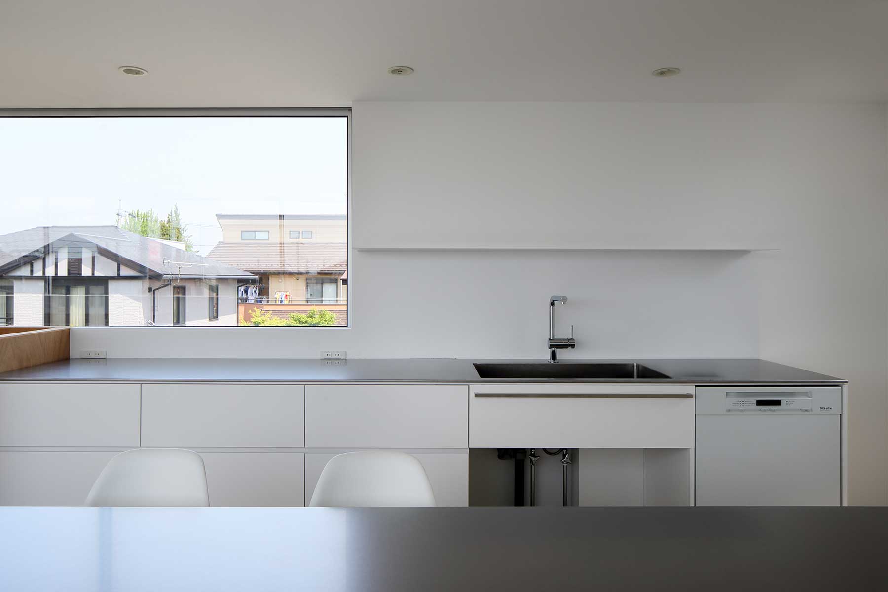 把我安置在家中；为我提供住所（注：由于原表述House ME表意不明确，house作动词有给……提供住处等意思，结合语境不同可能有不同准确表达，以上是较常见可能的翻译） 丨小島光晴建築設計事務所-46