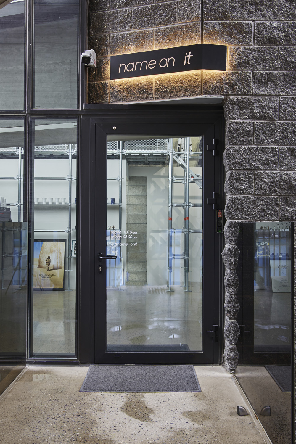 金属材质打造独特氛围的 50 平米咖啡厅-20