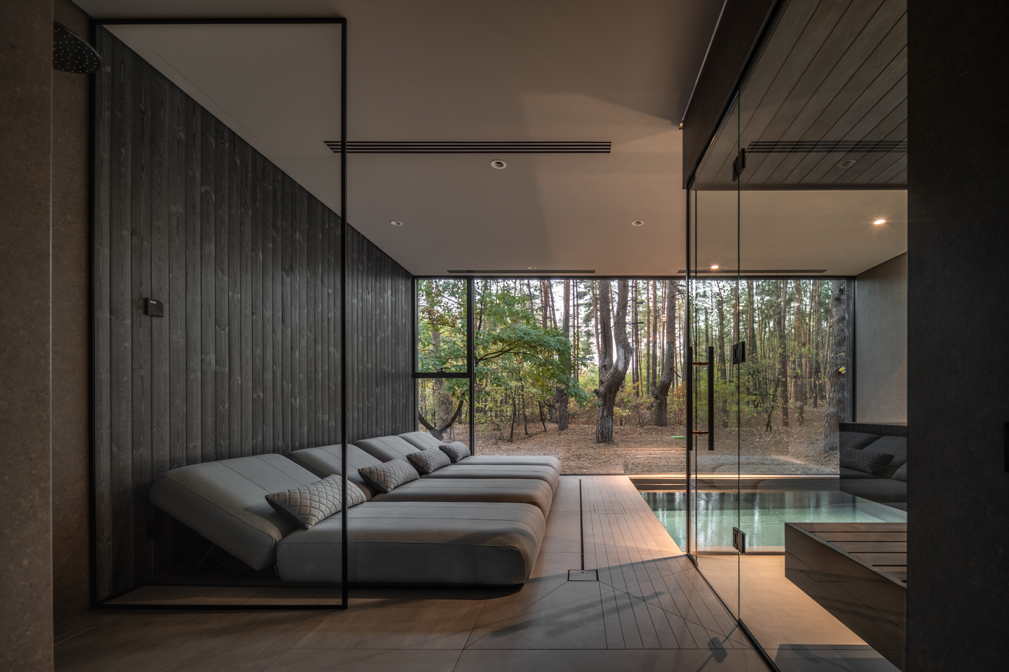 维拉，韦尔霍利雷拉公园

注：Verholy Rela可能并非标准常见词汇组合，若有特定背景信息，可能会有更精准的译法这里是按照常见音译处理 -24