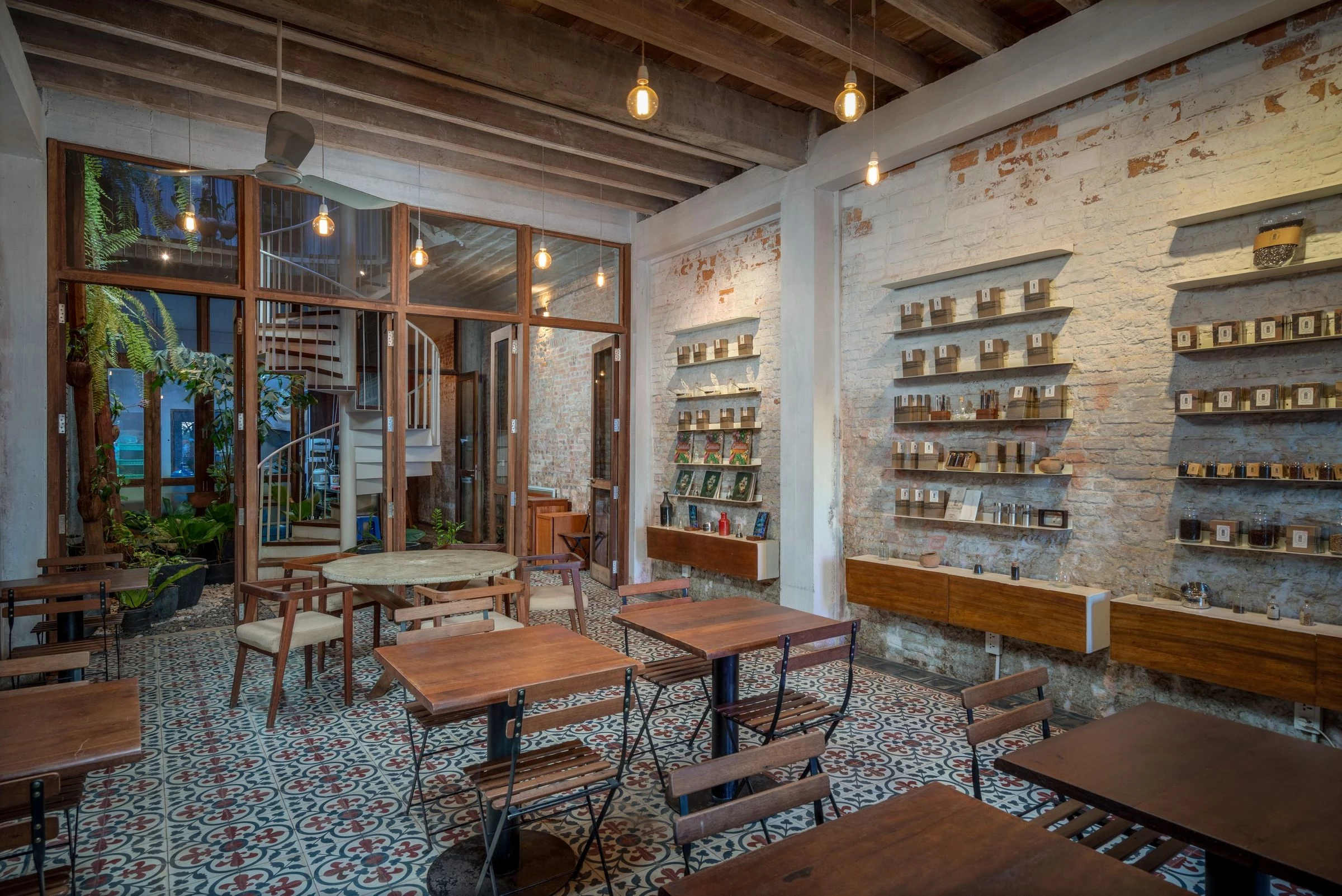 融合传统与当代的柬埔寨 Kampot 老店屋改造-45